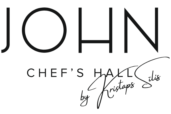 JOHN CHEF'S HALL logo, mille all on tekst 'by Kristaps Silis,' esindades kokandusliku kunsti ja innovatsiooni.